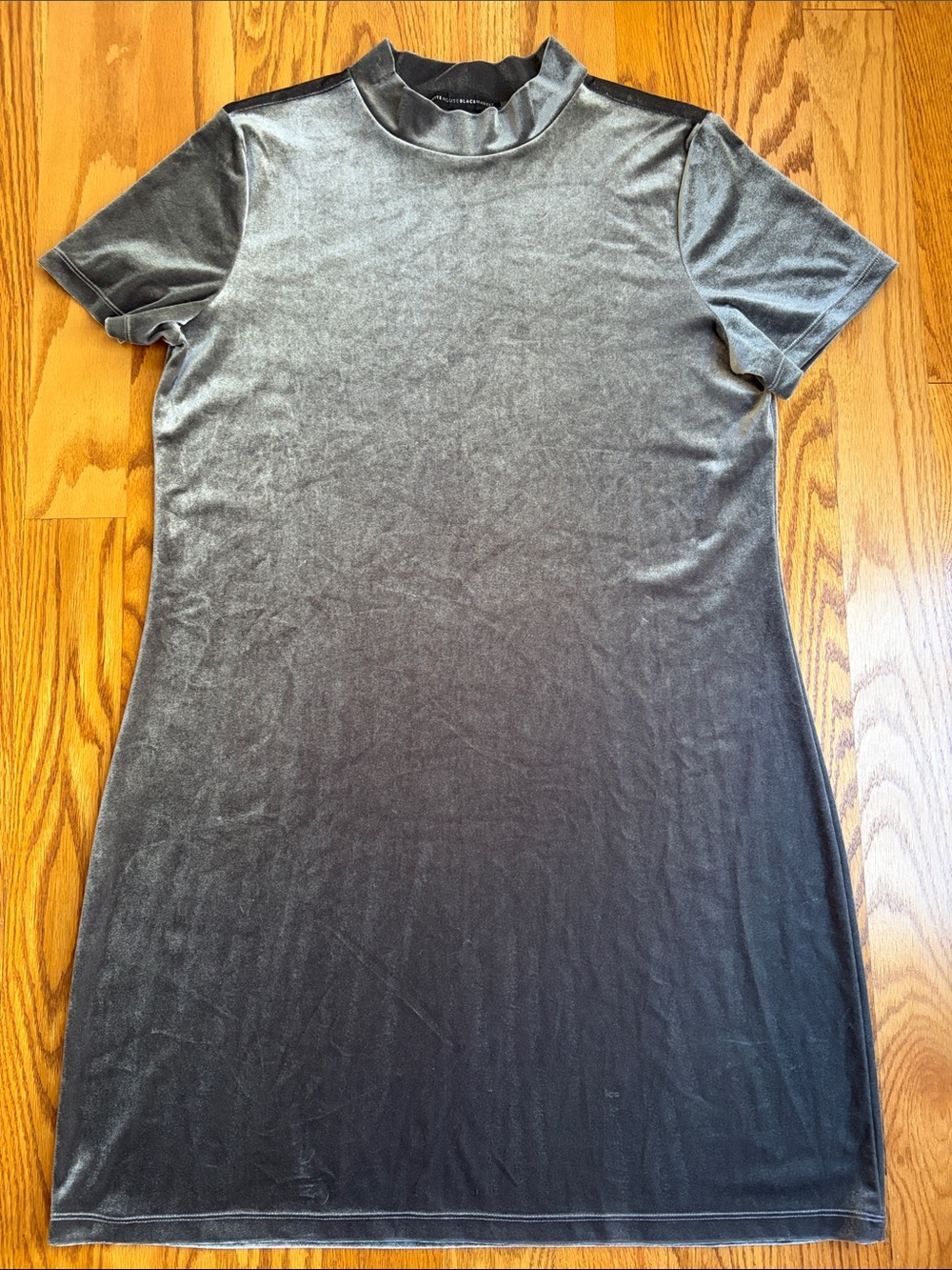 White House Black Market Gray Velvet Short Sleeve Dress w/elastic belt. Size: XL - Picture 2 of 10